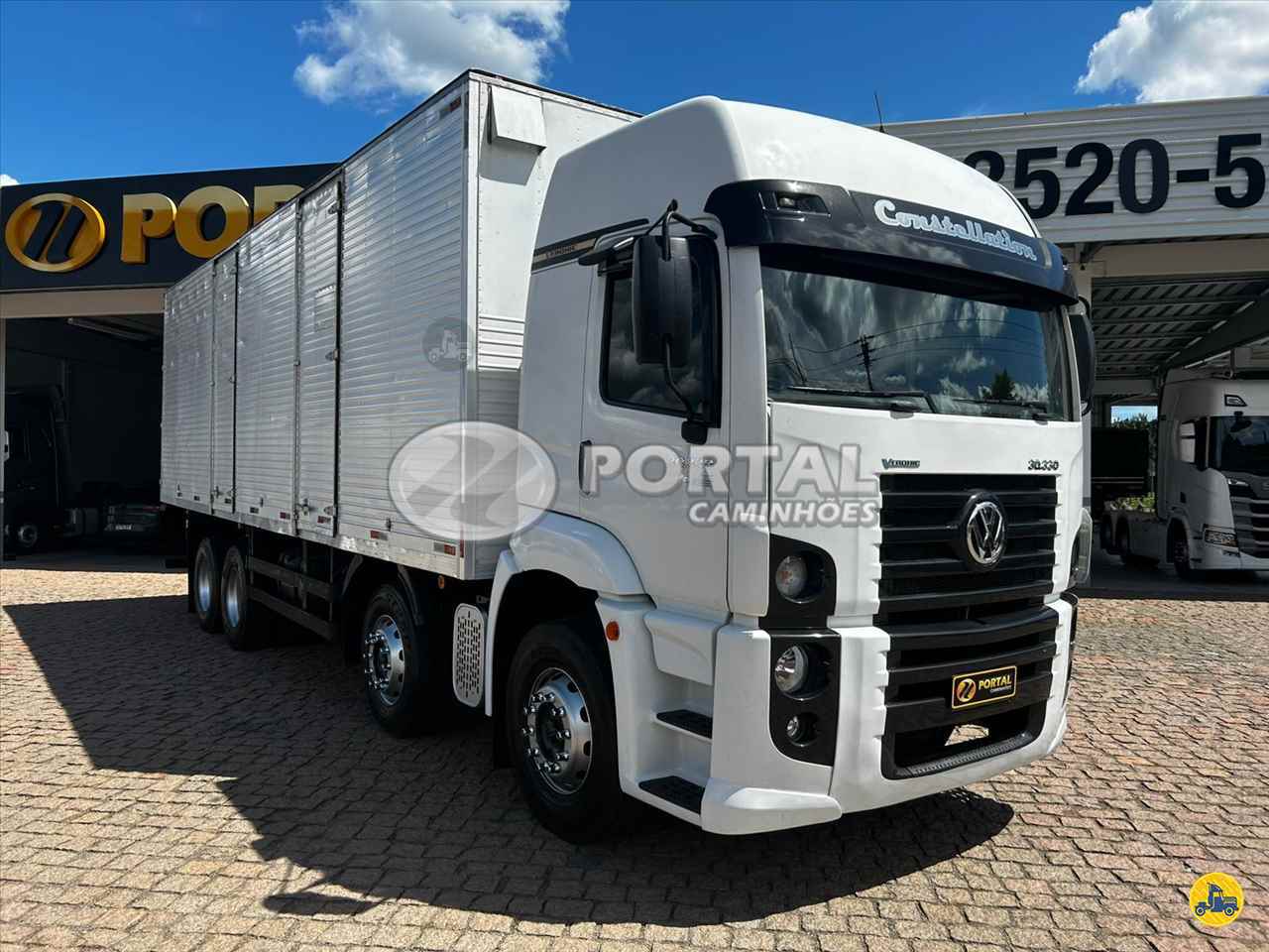 CAMINHAO VOLKSWAGEN VW 30330 Baú Furgão BiTruck 8x2 Portal Caminhões RIO DO SUL SANTA CATARINA SC